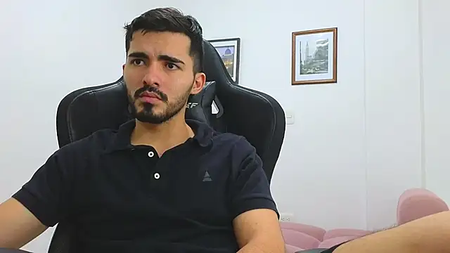 Snapshot of Massimoo_07 chatting on 01/16/25, 11:27 Massimoo 07 online show from 01/16/25, 11:27