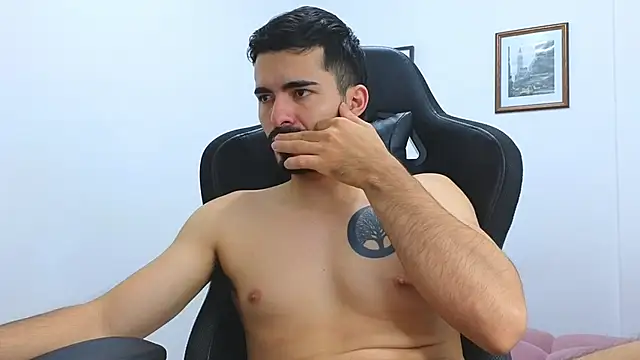 Snapshot of Massimoo_07 chatting on 01/17/25, 10:45 Massimoo 07 online show from 01/17/25, 10:45