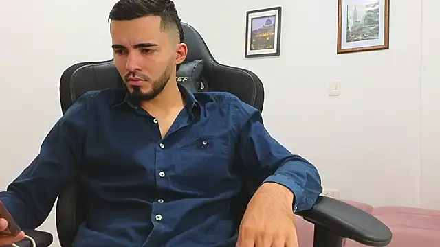 Snapshot of Massimoo_07 chatting on 01/21/25, 07:28 Massimoo 07 online show from 01/21/25, 07:28