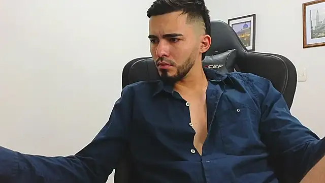 Snapshot of Massimoo_07 chatting on 01/21/25, 10:51 Massimoo 07 online show from 01/21/25, 10:51