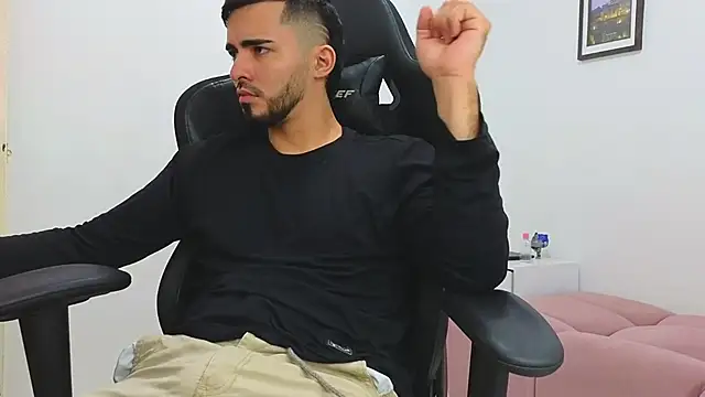 Snapshot of Massimoo_07 chatting on 01/22/25, 06:31 Massimoo 07 online show from 01/22/25, 06:31