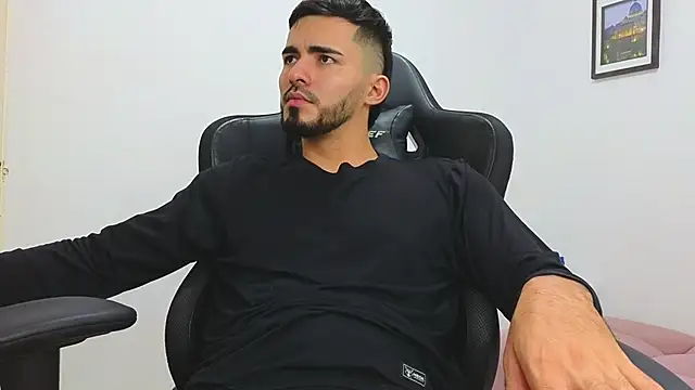 Snapshot of Massimoo_07 chatting on 01/22/25, 09:43 Massimoo 07 online show from 01/22/25, 09:43