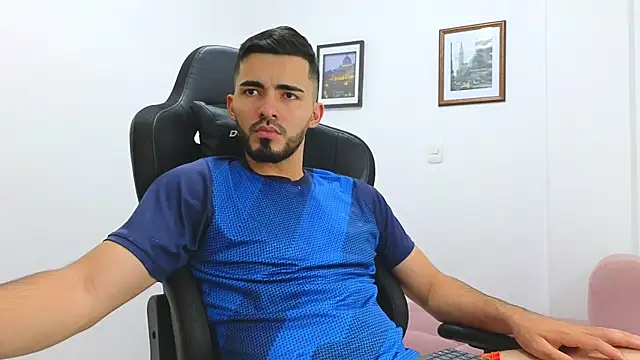 Snapshot of Massimoo_07 chatting on 01/23/25, 09:29 Massimoo 07 online show from 01/23/25, 09:29