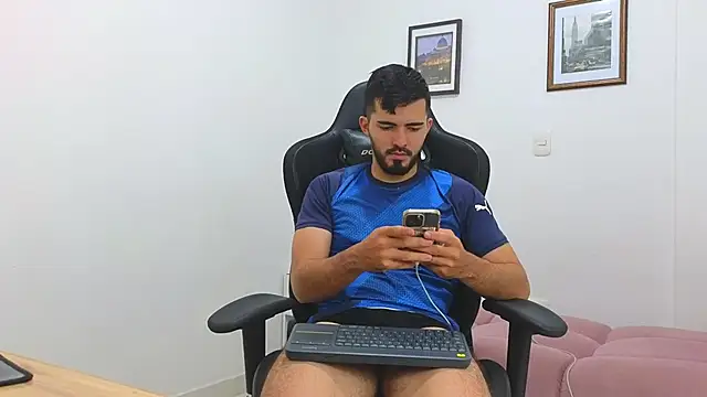 Snapshot of Massimoo_07 chatting on 01/31/25, 08:01 Massimoo 07 online show from 01/31/25, 08:01