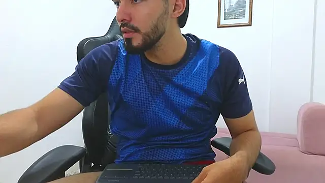 Snapshot of Massimoo_07 chatting on 01/31/25, 11:03 Massimoo 07 online show from 01/31/25, 11:03