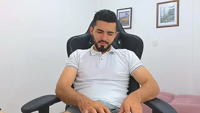 Snapshot of Massimoo_07 chatting on 02/03/25, 07:10 Massimoo 07 online show from 02/03/25, 07:10