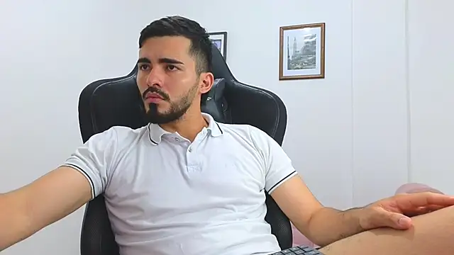 Snapshot of Massimoo_07 chatting on 02/03/25, 10:11 Massimoo 07 online show from 02/03/25, 10:11