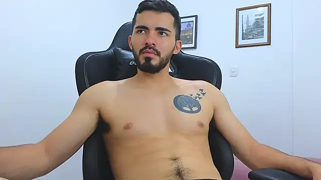 Snapshot of Massimoo_07 chatting on 02/06/25, 10:21 Massimoo 07 online show from 02/06/25, 10:21