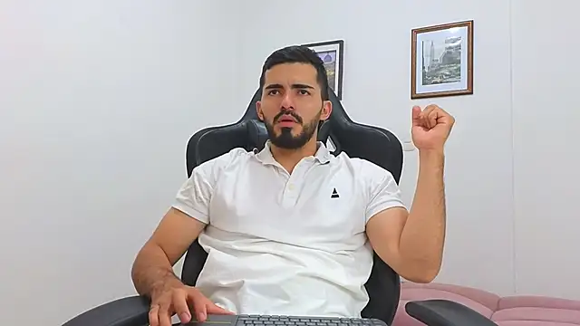 Snapshot of Massimoo_07 chatting on 02/07/25, 07:17 Massimoo 07 online show from 02/07/25, 07:17