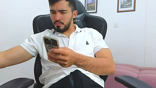 Snapshot of Massimoo_07 chatting on 02/07/25, 10:20 Massimoo 07 online show from 02/07/25, 10:20