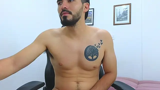 Snapshot of Massimoo_07 chatting on 02/08/25, 01:22 Massimoo 07 online show from 02/08/25, 01:22