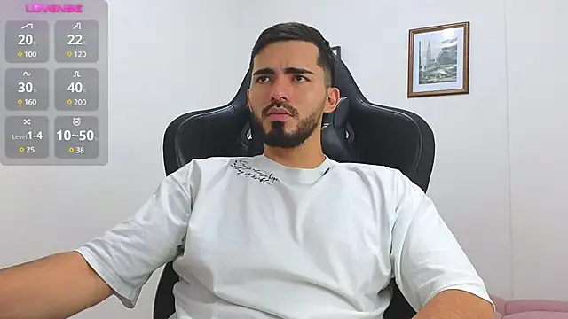 Snapshot of Massimoo_07 chatting on 02/18/25, 11:19 Massimoo 07 online show from 02/18/25, 11:19