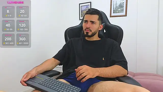 Snapshot of Massimoo_07 chatting on 02/19/25, 07:38 Massimoo 07 online show from 02/19/25, 07:38