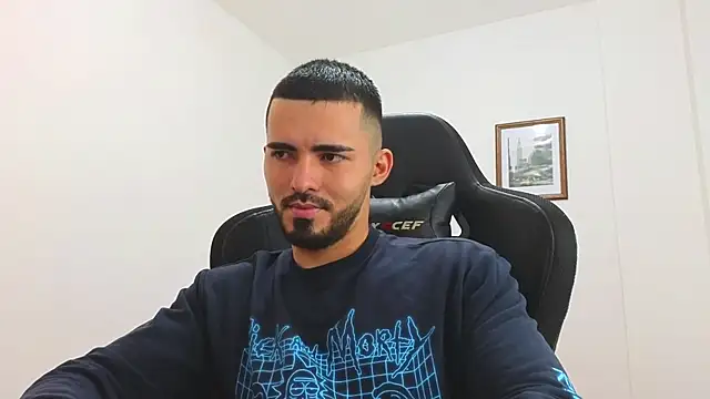 Snapshot of Massimoo_07 chatting on 02/26/25, 07:38 Massimoo 07 online show from 02/26/25, 07:38