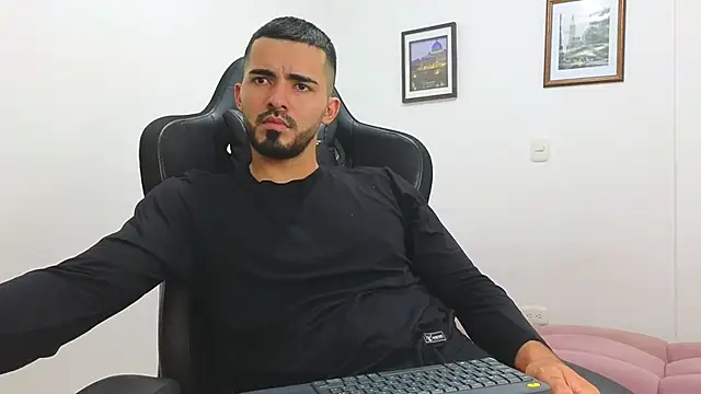 Snapshot of Massimoo_07 chatting on 02/27/25, 10:31 Massimoo 07 online show from 02/27/25, 10:31