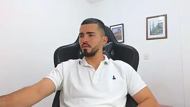 Snapshot of Massimoo_07 chatting on 03/03/25, 08:43 Massimoo 07 online show from 03/03/25, 08:43