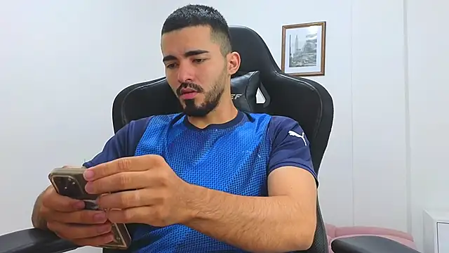 Snapshot of Massimoo_07 chatting on 03/05/25, 07:27 Massimoo 07 online show from 03/05/25, 07:27