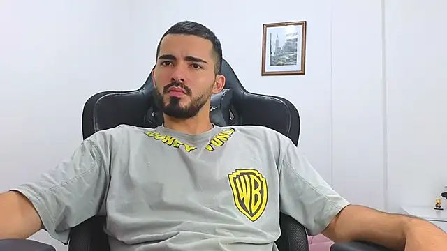 Snapshot of Massimoo_07 chatting on 03/07/25, 10:21 Massimoo 07 online show from 03/07/25, 10:21