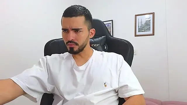 Snapshot of Massimoo_07 chatting on 03/10/25, 07:29 Massimoo 07 online show from 03/10/25, 07:29