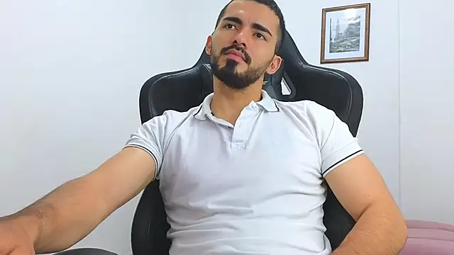 Snapshot of Massimoo_07 chatting on 03/10/25, 10:34 Massimoo 07 online show from 03/10/25, 10:34