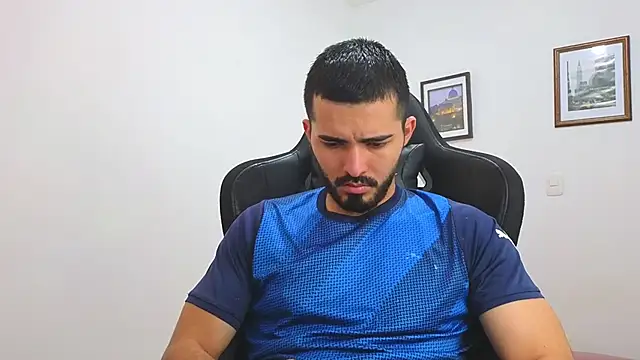 Snapshot of Massimoo_07 chatting on 03/13/25, 06:34 Massimoo 07 online show from 03/13/25, 06:34