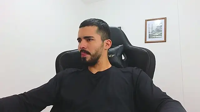 Snapshot of Massimoo_07 chatting on 03/15/25, 07:27 Massimoo 07 online show from 03/15/25, 07:27