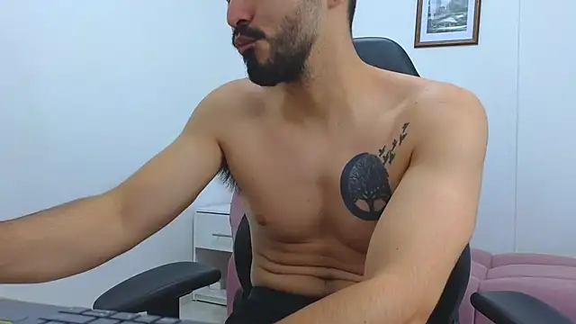 Snapshot of Massimoo_07 chatting on 03/15/25, 10:33 Massimoo 07 online show from 03/15/25, 10:33