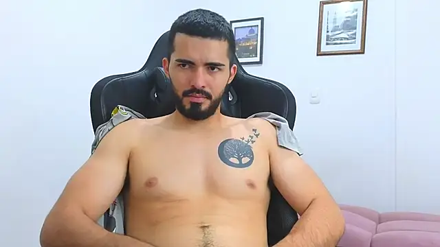 Snapshot of Massimoo_07 chatting on 03/18/25, 09:21 Massimoo 07 online show from 03/18/25, 09:21