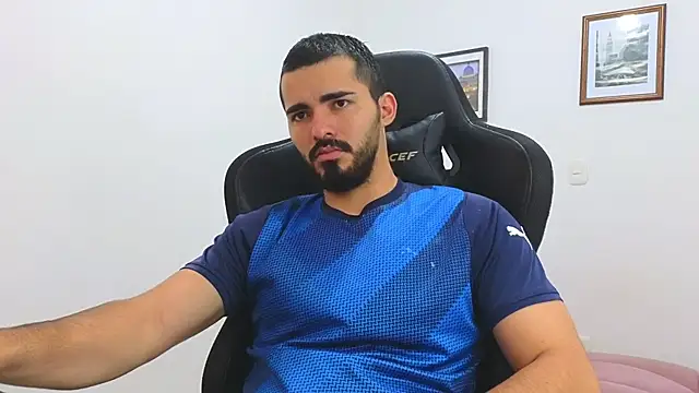 Snapshot of Massimoo_07 chatting on 03/19/25, 06:34 Massimoo 07 online show from 03/19/25, 06:34