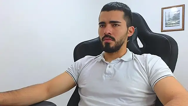 Snapshot of Massimoo_07 chatting on 03/20/25, 07:35 Massimoo 07 online show from 03/20/25, 07:35