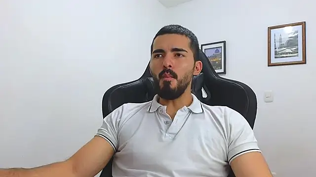 Snapshot of Massimoo_07 chatting on 03/20/25, 10:40 Massimoo 07 online show from 03/20/25, 10:40