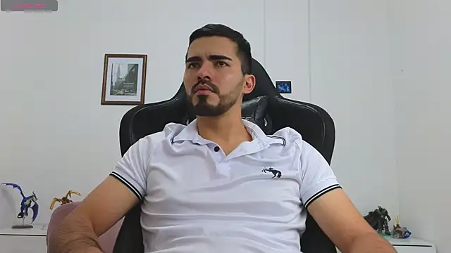 Snapshot of Massimoo_07 chatting on 09/09/25, 07:57 Massimoo 07 online show from 09/09/25, 07:57