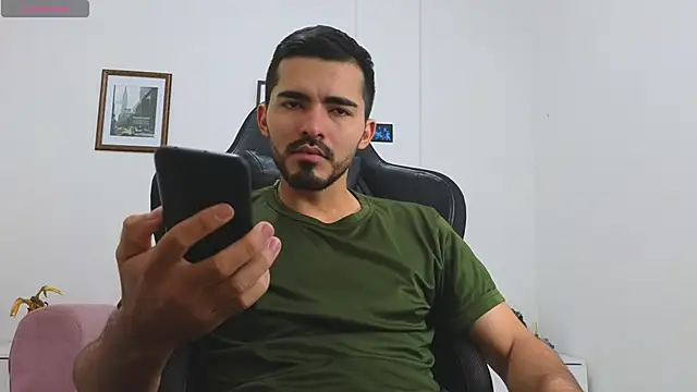 Snapshot of Massimoo_07 chatting on 09/13/25, 03:34 Massimoo 07 online show from 09/13/25, 03:34