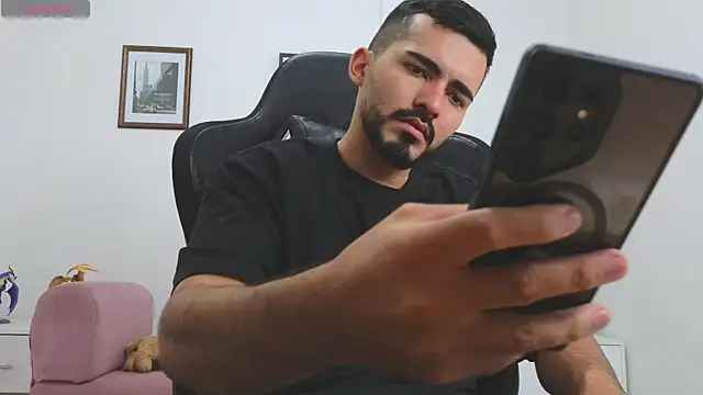 Snapshot of Massimoo_07 chatting on 09/23/25, 03:26 Massimoo 07 online show from 09/23/25, 03:26