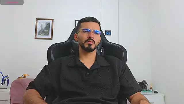 Snapshot of Massimoo_07 chatting on 09/25/25, 08:12 Massimoo 07 online show from 09/25/25, 08:12