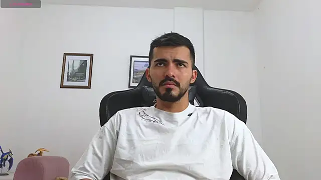 Snapshot of Massimoo_07 chatting on 09/27/25, 08:36 Massimoo 07 online show from 09/27/25, 08:36