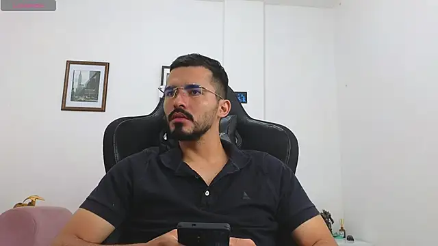 Snapshot of Massimoo_07 chatting on 09/30/25, 03:17 Massimoo 07 online show from 09/30/25, 03:17