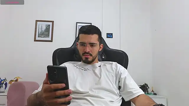 Snapshot of Massimoo_07 chatting on 10/08/25, 03:31 Massimoo 07 online show from 10/08/25, 03:31