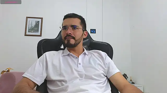 Snapshot of Massimoo_07 chatting on 10/09/25, 07:01 Massimoo 07 online show from 10/09/25, 07:01