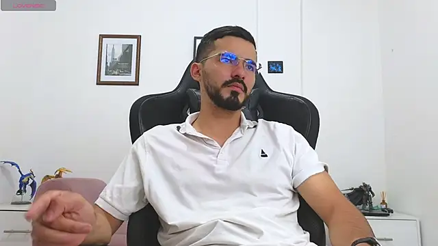 Snapshot of Massimoo_07 chatting on 10/22/25, 07:13 Massimoo 07 online show from 10/22/25, 07:13