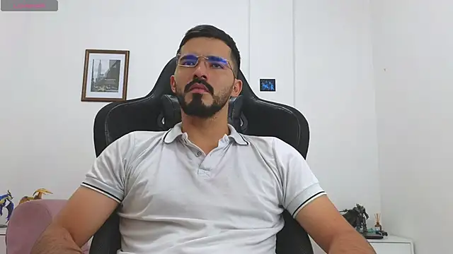 Snapshot of Massimoo_07 chatting on 10/23/25, 07:12 Massimoo 07 online show from 10/23/25, 07:12