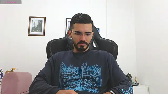 Snapshot of Massimoo_07 chatting on 10/24/25, 04:14 Massimoo 07 online show from 10/24/25, 04:14