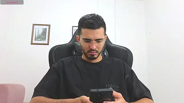 Snapshot of Massimoo_07 chatting on 10/27/25, 03:05 Massimoo 07 online show from 10/27/25, 03:05