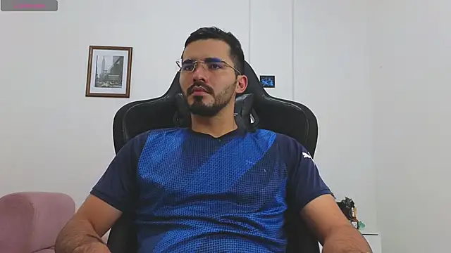 Snapshot of Massimoo_07 chatting on 10/30/25, 07:47 Massimoo 07 online show from 10/30/25, 07:47