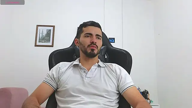 Massimoo 07 online show from 10/31/25, 07:48