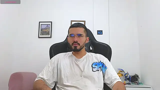 Snapshot of Massimoo_07 chatting on 12/19/25, 03:08 Massimoo 07 online show from 12/19/25, 03:08