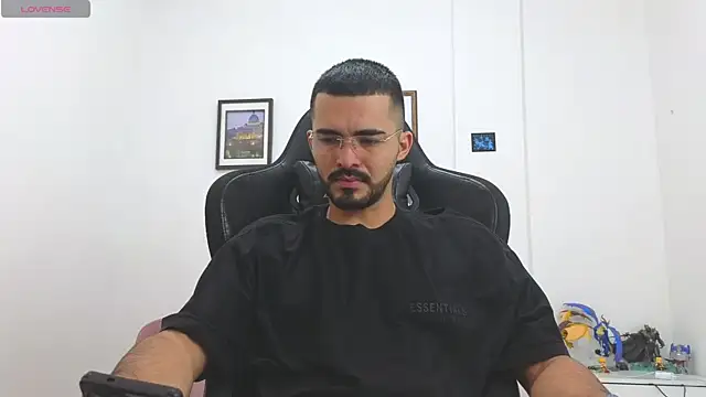 Snapshot of Massimoo_07 chatting on 01/09/26, 06:10 Massimoo 07 online show from 01/09/26, 06:10