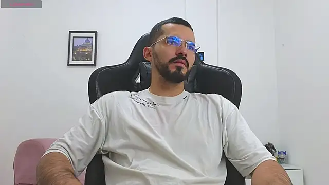 Snapshot of Massimoo_07 chatting on 01/16/26, 09:30 Massimoo 07 online show from 01/16/26, 09:30