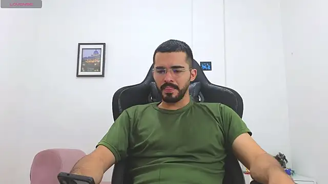 Snapshot of Massimoo_07 chatting on 01/18/26, 06:23 Massimoo 07 online show from 01/18/26, 06:23