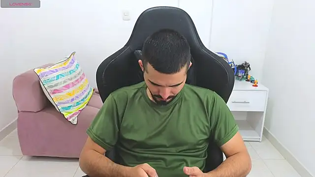 Snapshot of Massimoo_07 chatting on 02/04/26, 05:52 Massimoo 07 online show from 02/04/26, 05:52